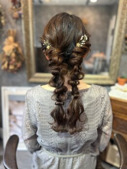 シェル(Shell)の写真/大切な日を特別なスタイルで―行事ごとに華を添えるアレンジを提案◇アクセスも良好で会場への道中にも◎