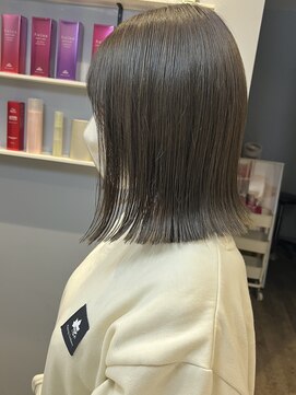 ベルベットヘア 千早店(Velvet hair) 髪質改善カラー×オリーブグレー×ぱつっとボブ【みつ】