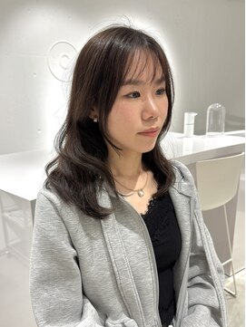サークル(CIRCLES) 上品なナチュラルフェイスレイヤー+アッシュミルクティー