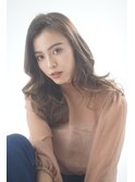 20代30代40代にも似合うツヤ感ベージュ