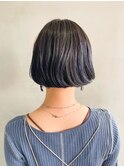 ワンレングス　切りっぱなしボブ　ブルーグリーン