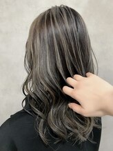 シェリー トロワ(cherie trois) コントラストバレイヤージュ