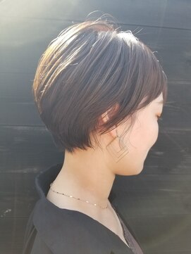 ヘアサロンアンドカフェ エイチプラス(H plus) 丸みショート　ハイライト　20代　30代