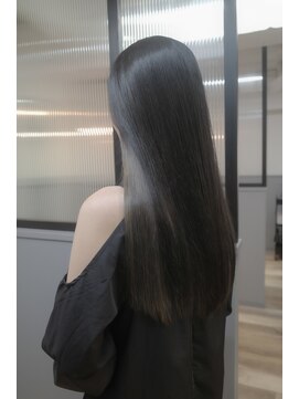 ニード(need) 暗髪インナーカラー