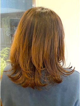 リフ(Ref.) ニュアンスカラー/ミディアムレイヤー/外ハネ