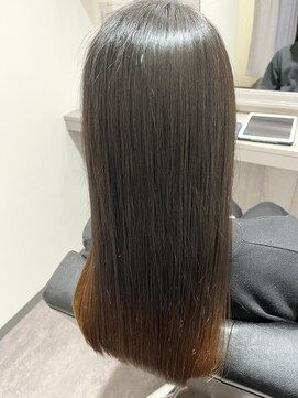 シア(sia) シルキーエステでサラツヤ髪に