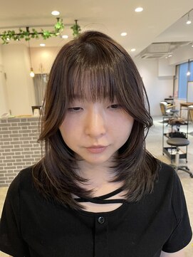 シェリー(Che'ri) ミディアムレイヤー/顔回りレイヤー/ワンカールレイヤー/和田