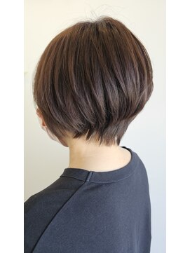 アンジュール モカラベージュでつやカラー
