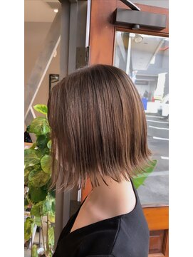 クルニエ(crenier) crenierで作る切りっぱなしボブ@まろみグレージュ