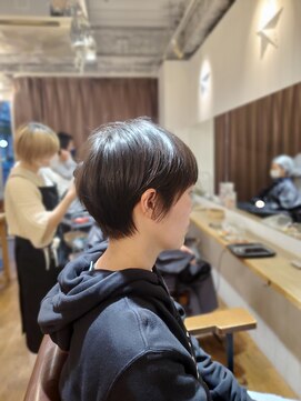ヘアスペース リズム グリーン(Hair space Rizm green) 春ベリーショート