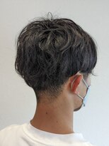 ウミト(Umito)&nbsp;メンズ　ナチュラルパーマ　ショートマッシュ　センターパート