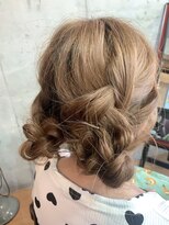 ヘアサロン シロップ(Hair Salon Syrup) [Syrup・山谷慎太郎] 「簡単かわいいツインお団子アレンジ」