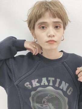 ウミ(umi.) 時短！オイルワックスで束感丸みショート