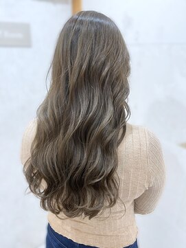 ラフューネ ヨコハマ(Raffune Yokohama) グレージュカラー / 高橋勇樹