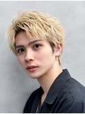 ハイトーンフェザーアップバングショート