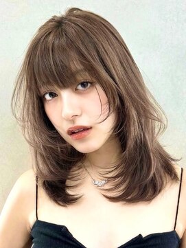 オニキス(ONYX) トレンドレイヤーカット×透明感ベージュ【emi】