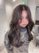 ロイオブジゼル(roi of GiseL)&nbsp;ロング 顔周りレイヤー センターパート グレージュ 透明感カラー