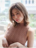 ダブルカラーホワイトブリーチ小顔レイヤーひし形くびれヘア