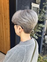 オアシス(oasis)&nbsp;【oasisオグラ】刈り上げ女子ホワイトブロンドカラー