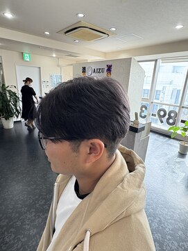 アイズ 本厚木(AIZU) メンズカラー　透明感　ブリーチ　ハイライト　グレーカラー