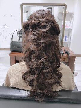 ヘアアンドメイク アネラ(Hair&make Anela) 大人のきれいめハーフアップ