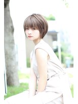 アンド ストーリーズ(&STORIES)&nbsp;耳かけ/ショートボブ/フォギーベージュ/ウェーブパーマ【江角】