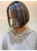 ハイライトカラーモノトーングレージュ×小顔ボブ