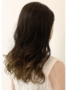 エイト 横浜店(EIGHT) グラデーションベージュ