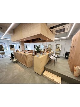 【本町駅徒歩5分】五感で触れる全てのモノにこだわり、お客様の居心地を重視した落ち着いた店内。