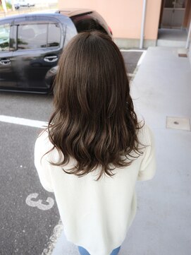 アルル ヘアー(ALULU HAIR) スモーキーな柔らかさ『オリーブベージュ』