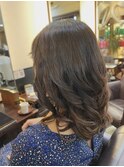 高難易度の施術履歴をしっかりカールのパーマスタイルに…？