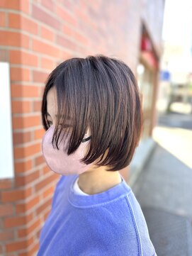 イイナヘアガレージ(117) 【117hairgarage】ほんのりピンク_前上がりマッシュボブ