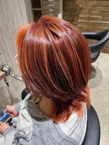 ヘアサロン フラット(hair salon flat) 毛流れハイライトくびれミディアム暖色系オレンジS字ウェーブ