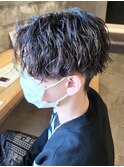 センターパートツイストスパイラルパーマ刈り上げメンズパーマ
