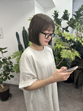 ノート(note) 切りっぱなしボブと透明感オリーブベージュ