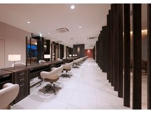 アース 三木店(HAIR & MAKE EARTH)の雰囲気（明るい店内/話題の炭酸泉も完備/三木/白髪ぼかし）