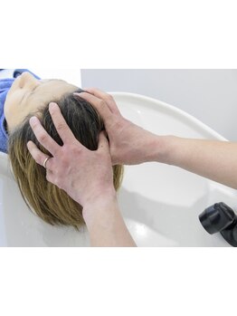 頭皮の汚れを除去し、髪の芯から補強・補修。健やかな頭皮へ導く本格ヘッドスパを体験＊【浦安/新浦安】