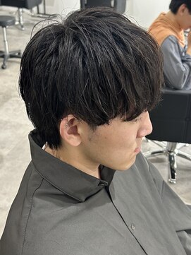 ヒュイル バイ ニアウ(Hwyl by Niau) メンズカットシャドウパーマツイストスパイラルパーマ緩め