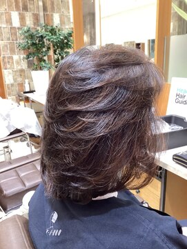 ピークアブー アヴェダ アトレ恵比寿(PEEK-A-BOO AVEDA) ミディアムレイヤーパーマハイライト