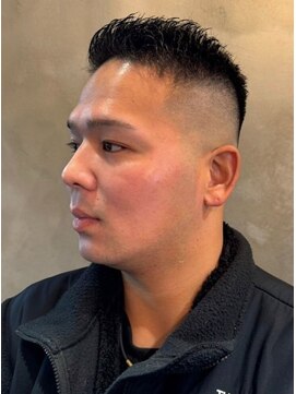 ディスイズバーバーサード(THIS IS BARBER 3rd) ツーブロック 黒髪 刈り上げショート スキンフェード 坊主