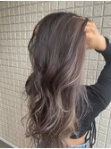 立体感あるグレイジュヘア