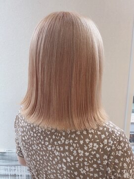 メロウ 神戸三宮(mellow) 外はねボブ / ペールミルクティー