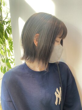 ステア ケース(stair case) 大人可愛い韓国切りっぱなし外ハネボブ顔まわり前髪カット