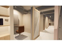 ゆったりとした半個室空間♪【attrait/梅田/半個室/全席個室サロン】