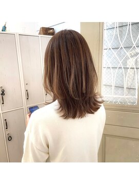 ニューラインギンザ(New-Line 銀座) ベージュ×レイヤー【中野莉子】