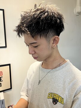 2ブロック×スパイキーショートヘア