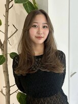 ヨロ 小岩(YOLO) ハイライトカラーオリーブベージュケアブリーチレイヤーカット