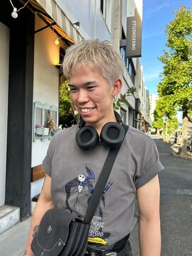 エディ(Edy) スパイキーショートケアブリーチダブルカラーホワイトシルバー