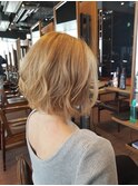 大人可愛いカールボブ フレンチガーリー ブロンドヘア金髪ボブ