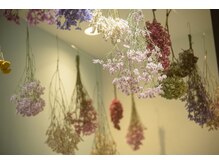 ドライフラワーのあるお洒落な空間でゆったりとした時間を